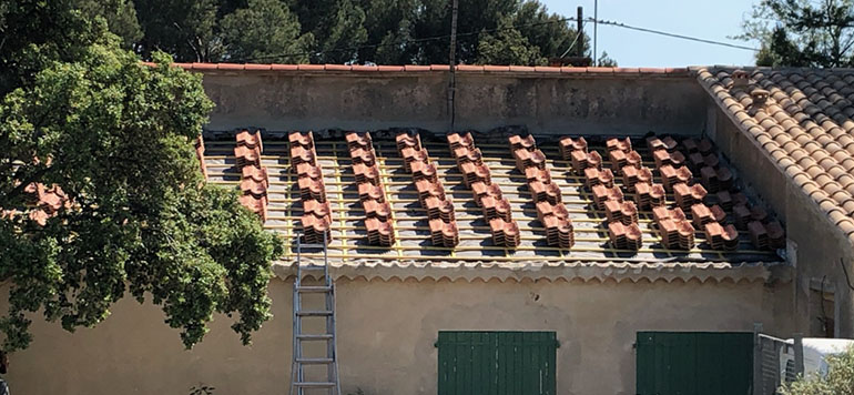 couverture toit salon de provence